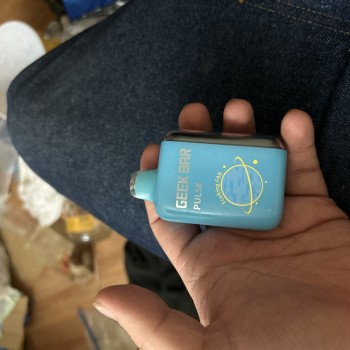 right Geek Bar Pulse 15000