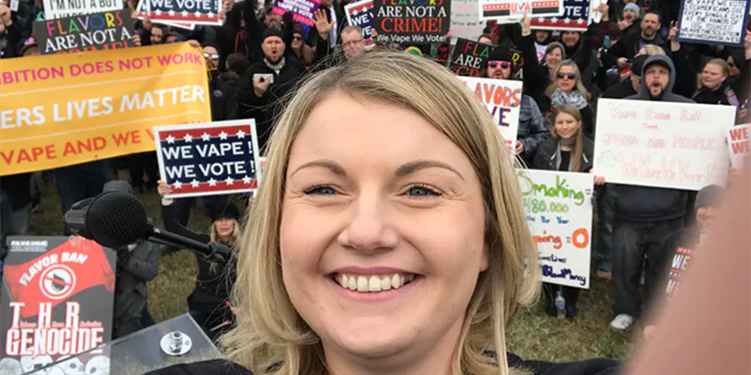 The United States established a new e-cigarette association to help small e-cigarette companies pass PMTA