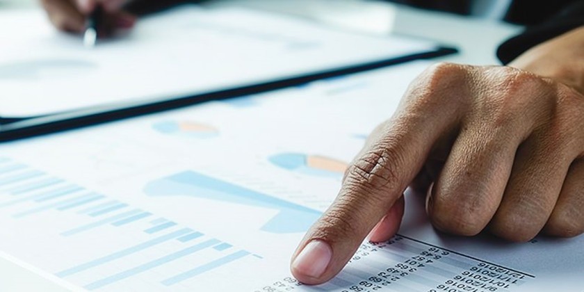 Sen. Dick Durbin Calls For FDA to Release PMTA List