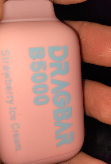 ZOVOO Dragbar B5000 Strawberry Ice Cream Vape Disposable